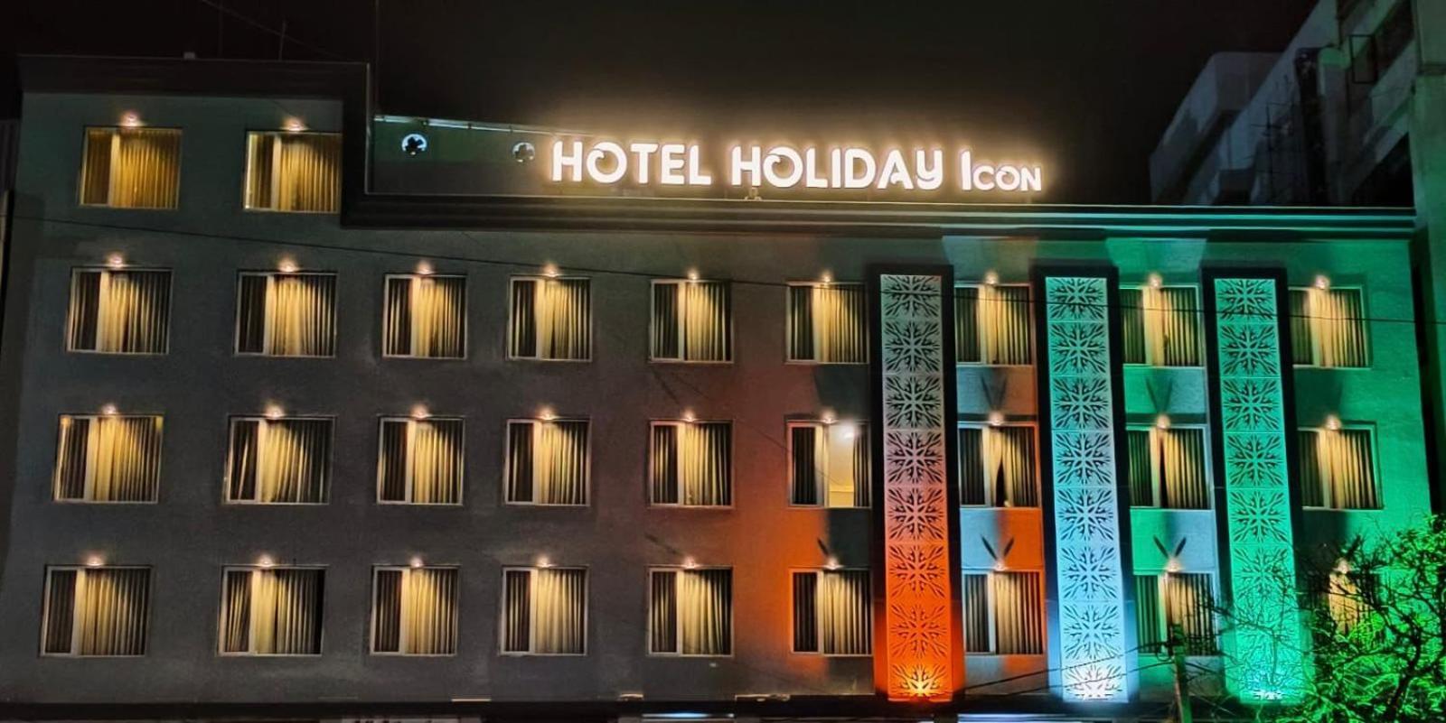 Hotel Holiday Icon Dwārka Екстериор снимка