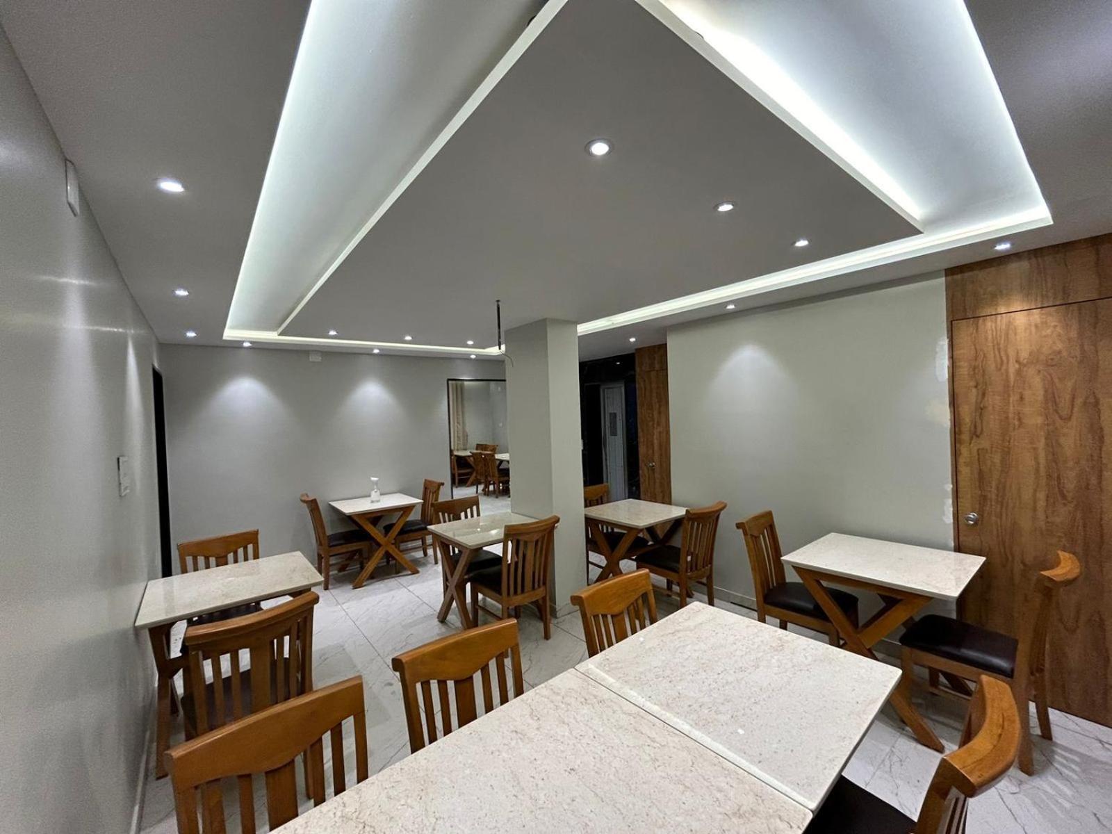 Hotel Holiday Icon Dwārka Екстериор снимка