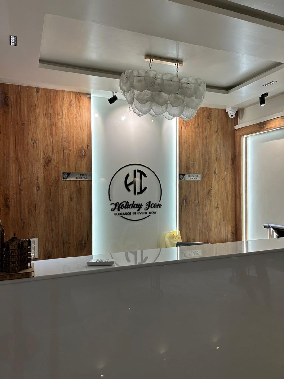 Hotel Holiday Icon Dwārka Екстериор снимка